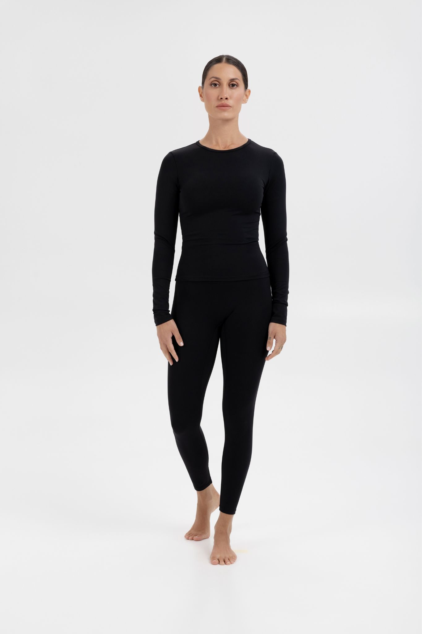 Everymove-long-sleeve-black-OMONYMA